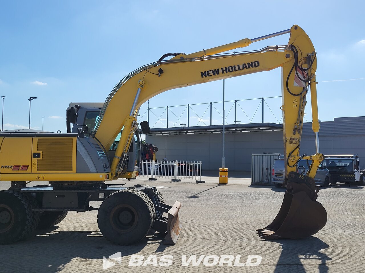 Other : New Holland MH 5.6 Pelle sur pneus