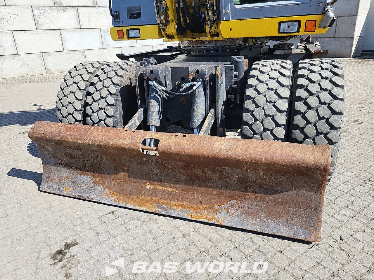 Other : New Holland MH 5.6 Pelle sur pneus