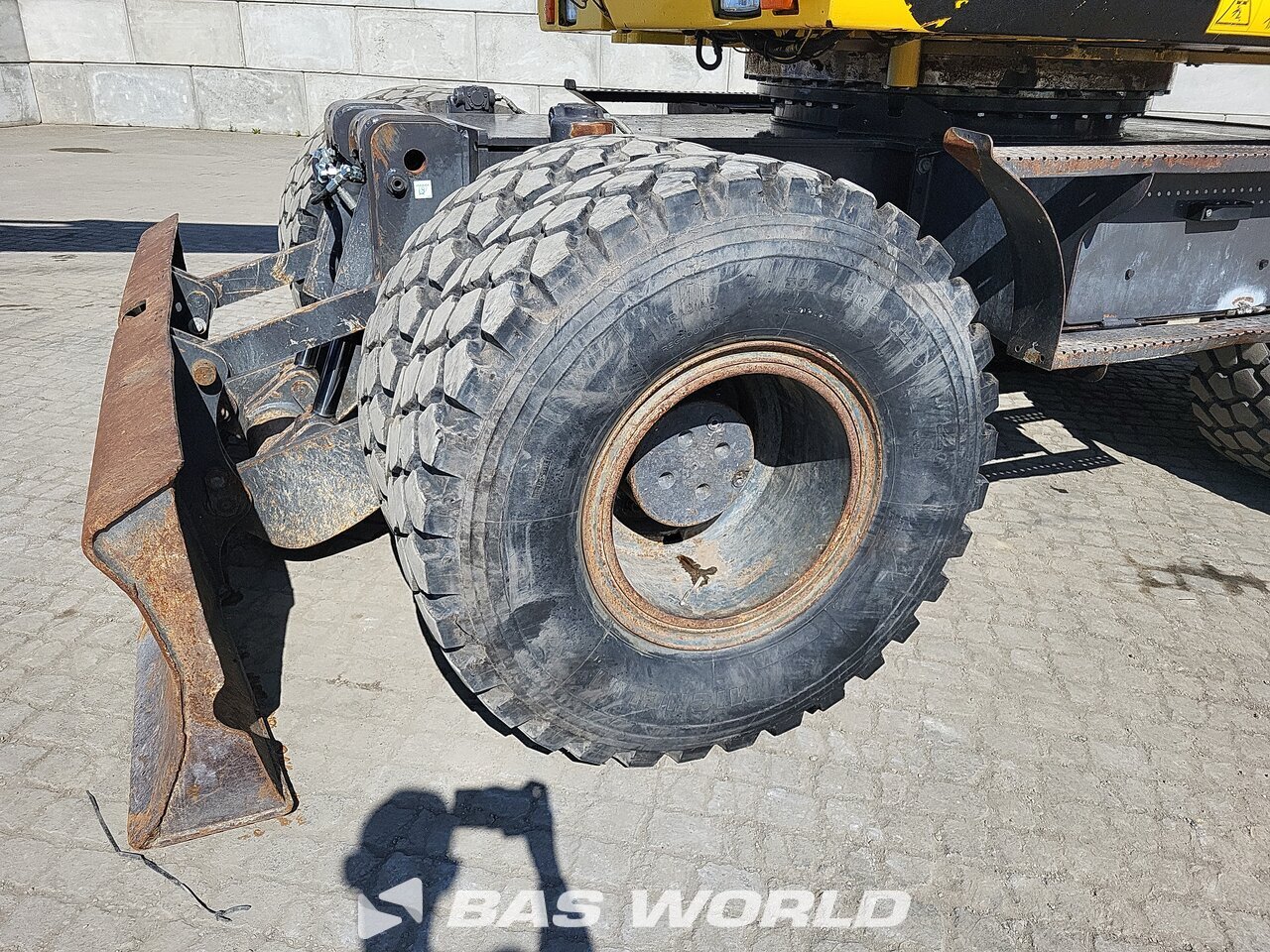 Other : New Holland MH 5.6 Pelle sur pneus