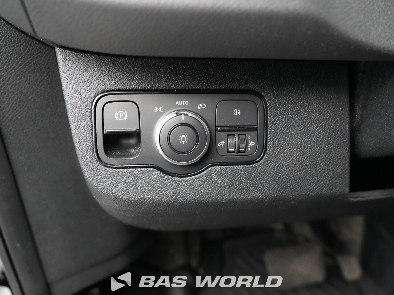 Other : Mercedes eSprinter 312 شاحنة خفيفة بصندوق مغلق