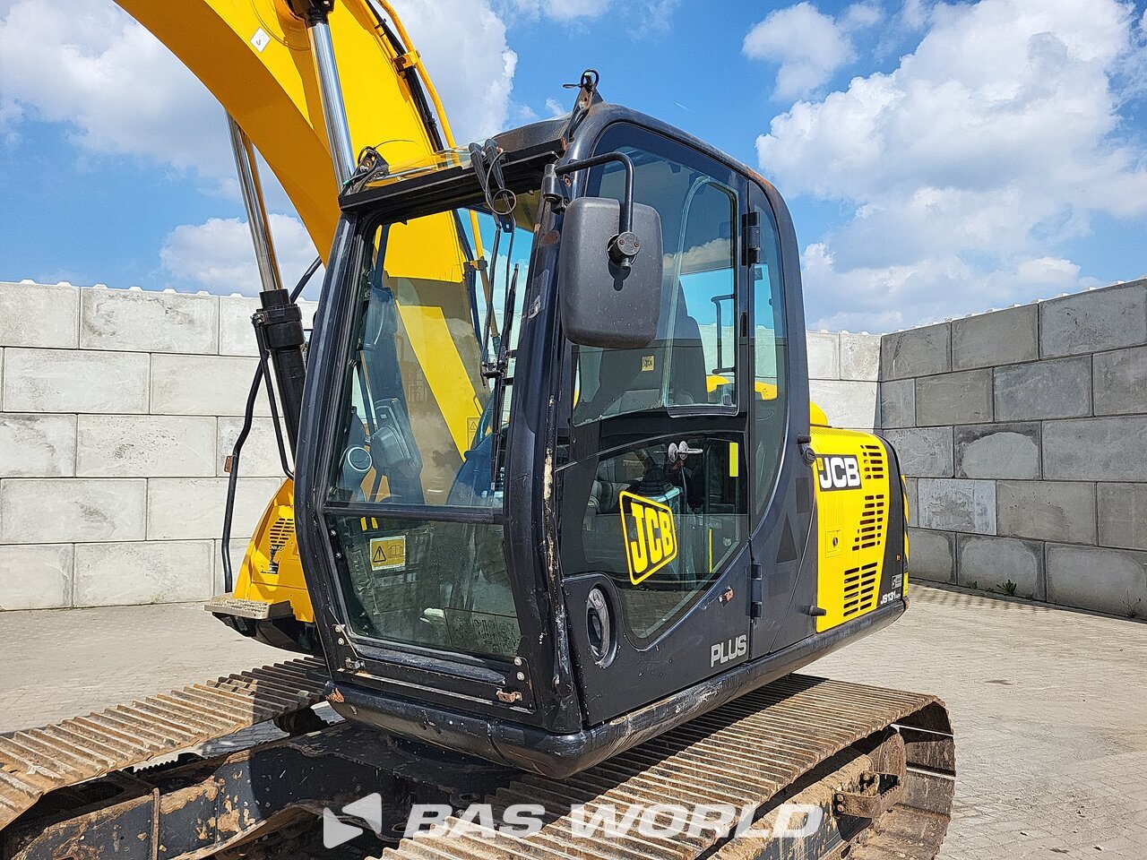 Other : JCB JS131 LC Crawler excavators