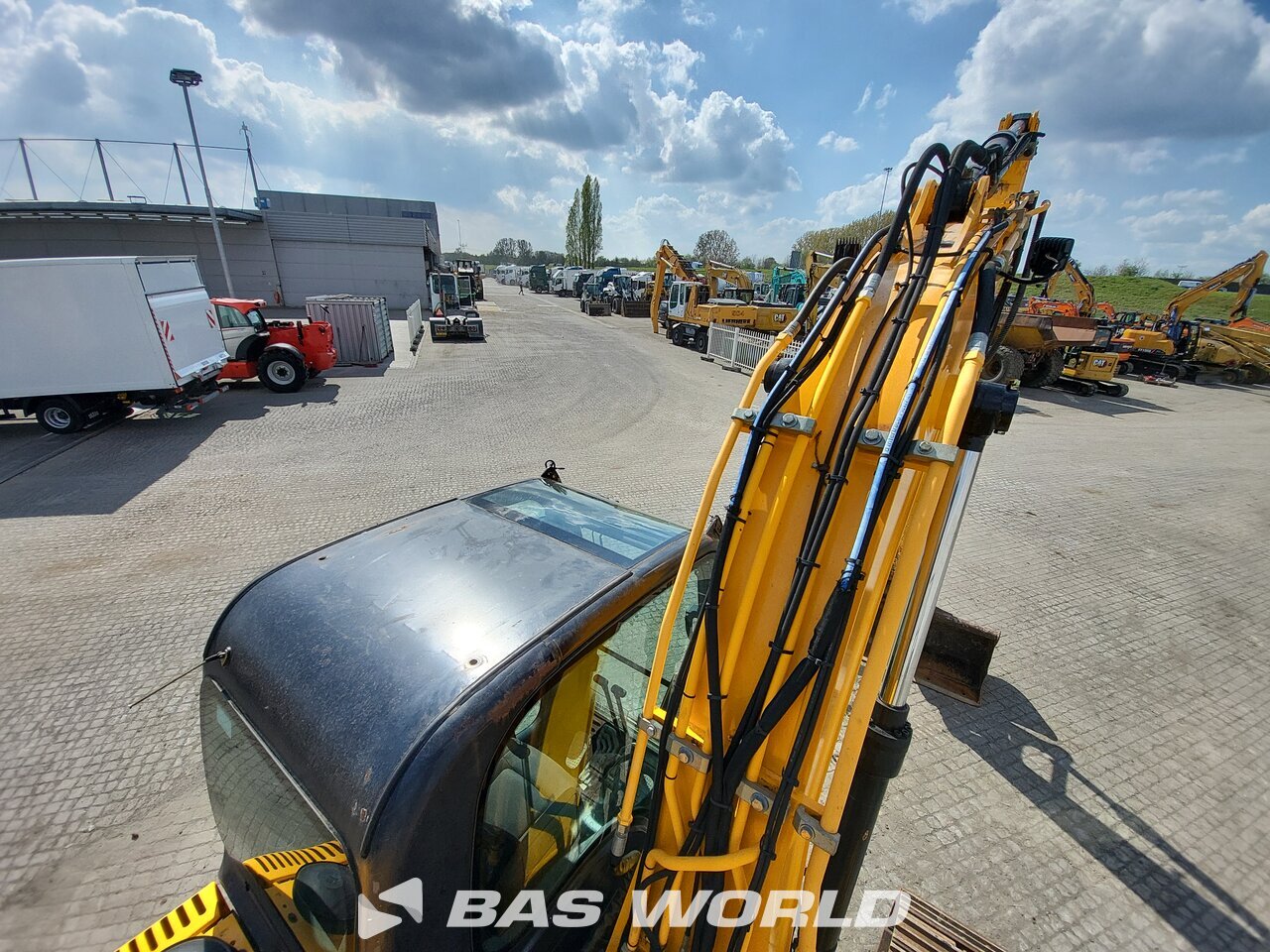 Other : JCB JS131 LC Crawler excavators