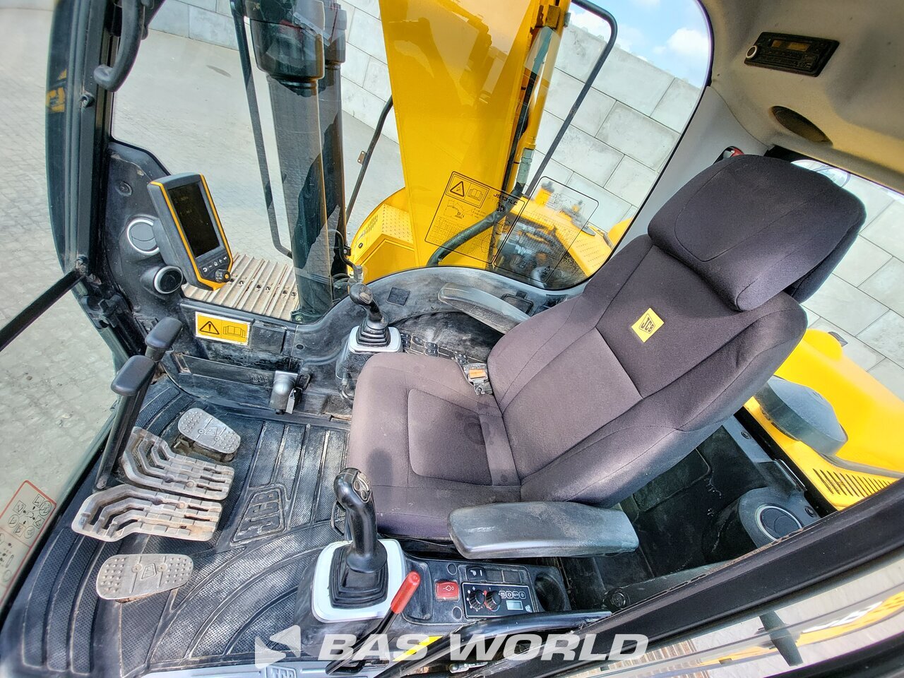 Other : JCB JS131 LC Crawler excavators