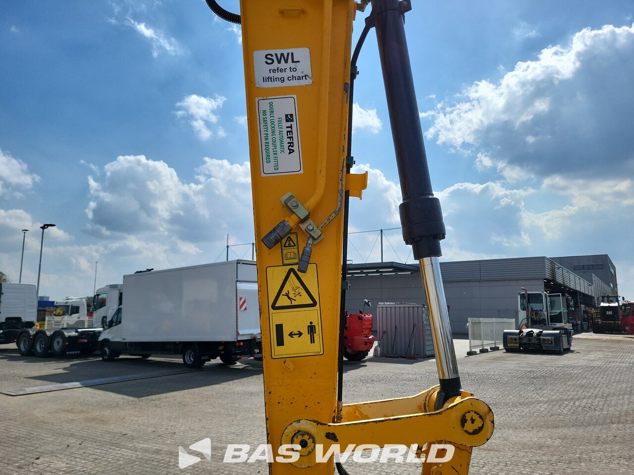 Other : JCB JS131 LC Crawler excavators