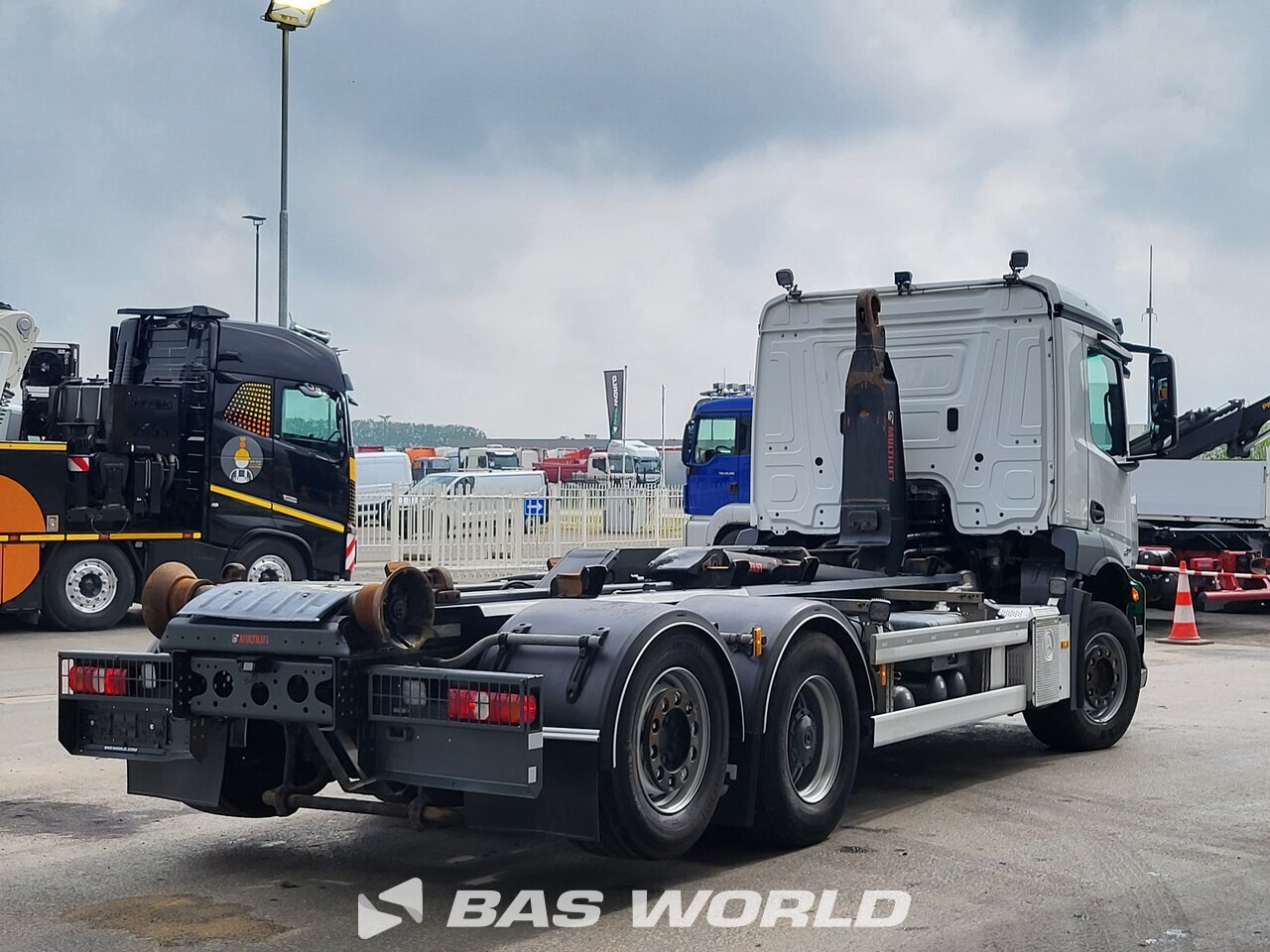 Other : Mercedes Arocs 2530 NGT грузовик с крюковым погрузчиком