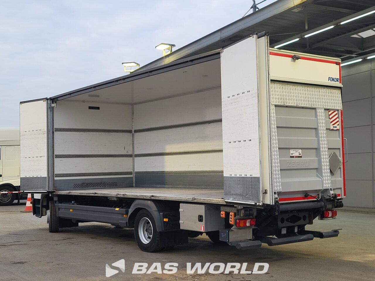 Other : Mercedes Atego 1224 Carrosseries fourgons
