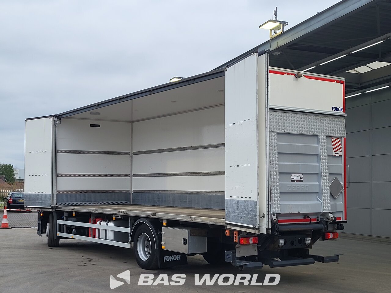 Other : Mercedes Actros 1827 شاحنة الجسم الصندوقي