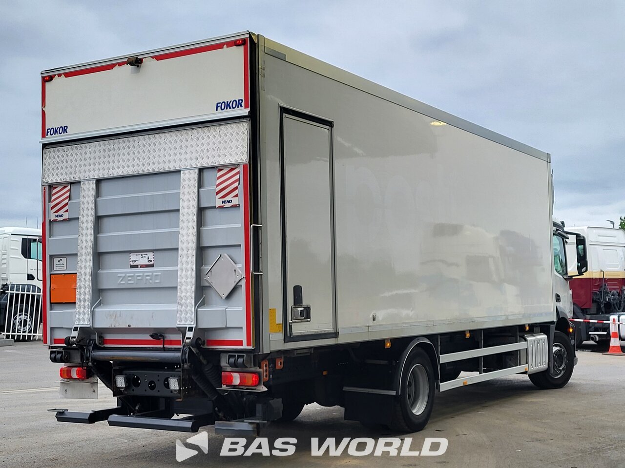 Other : Mercedes Actros 1827 شاحنة الجسم الصندوقي