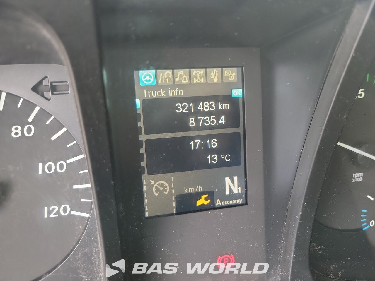 Other : Mercedes Actros 1827 شاحنة الجسم الصندوقي