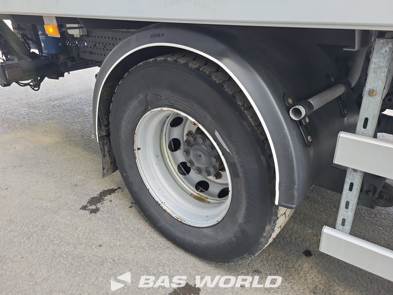 Other : Mercedes Actros 1827 شاحنة الجسم الصندوقي