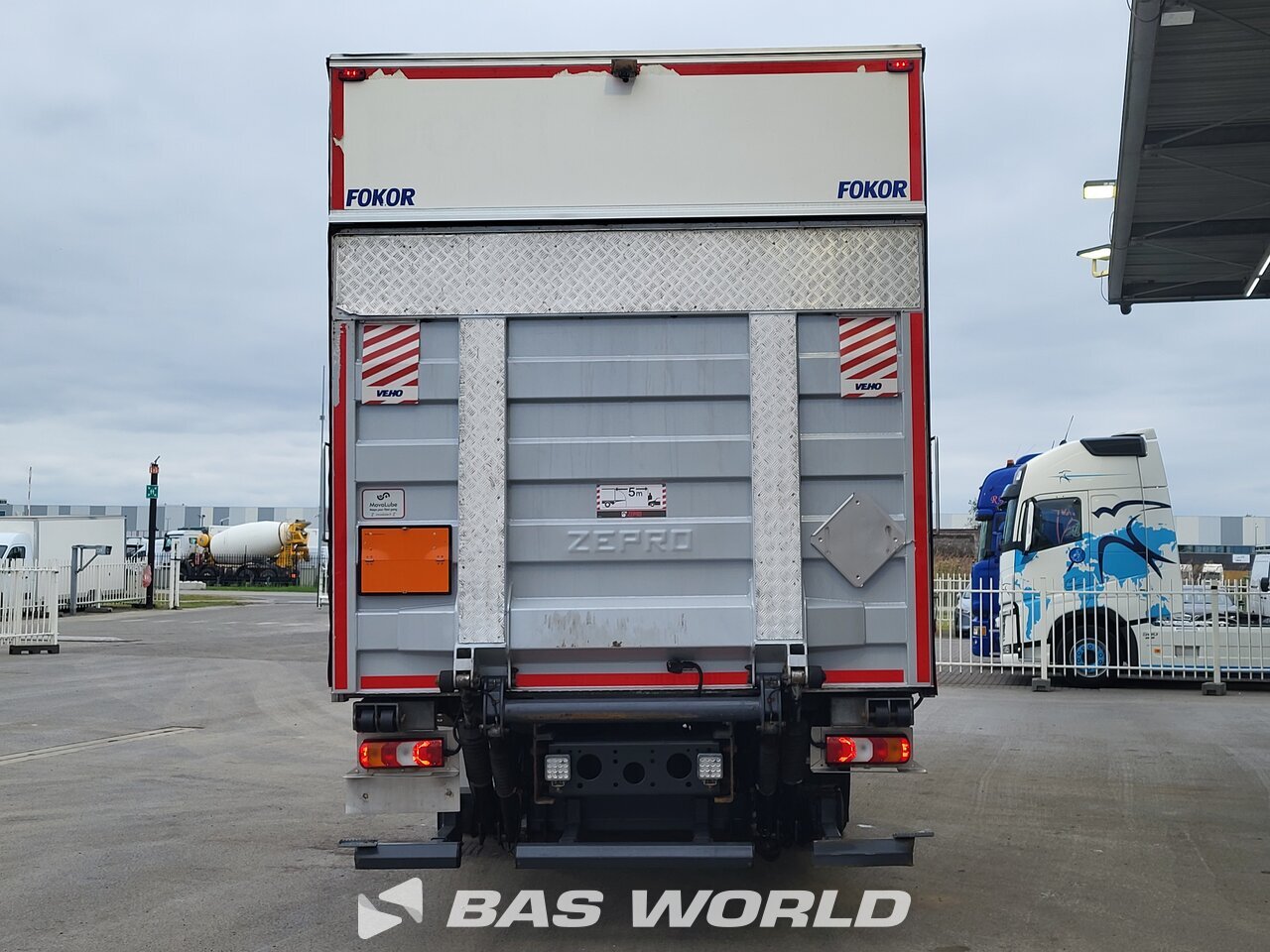 Other : Mercedes Actros 1827 شاحنة الجسم الصندوقي