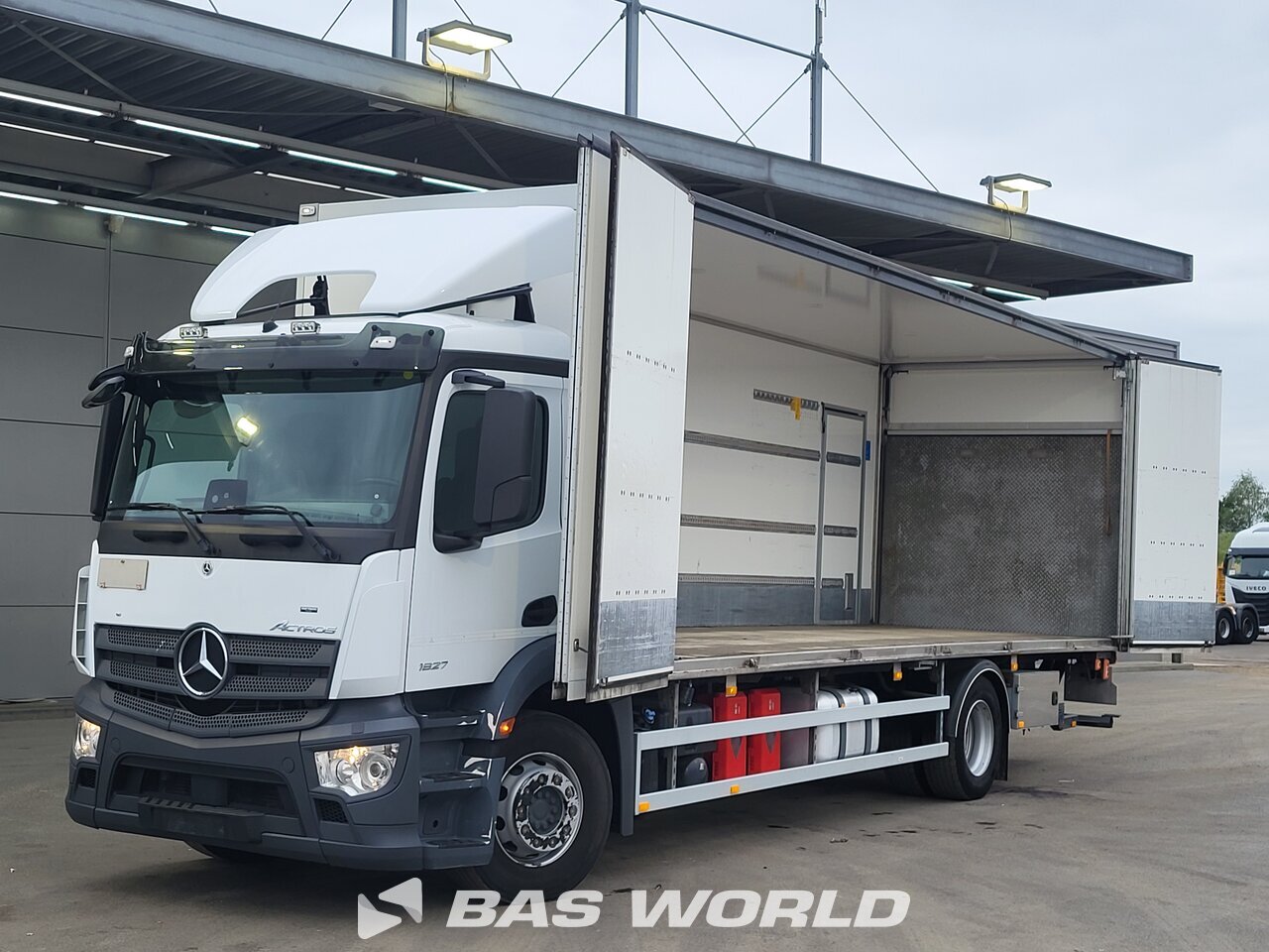 Other : Mercedes Actros 1827 شاحنة الجسم الصندوقي