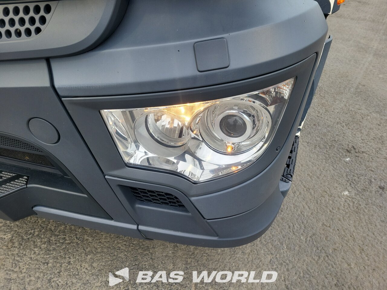 Other : Mercedes Actros 1827 شاحنة الجسم الصندوقي