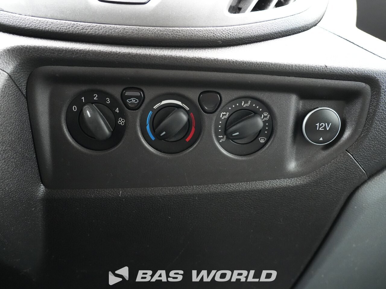 Other : Ford Transit 130pk Avoin