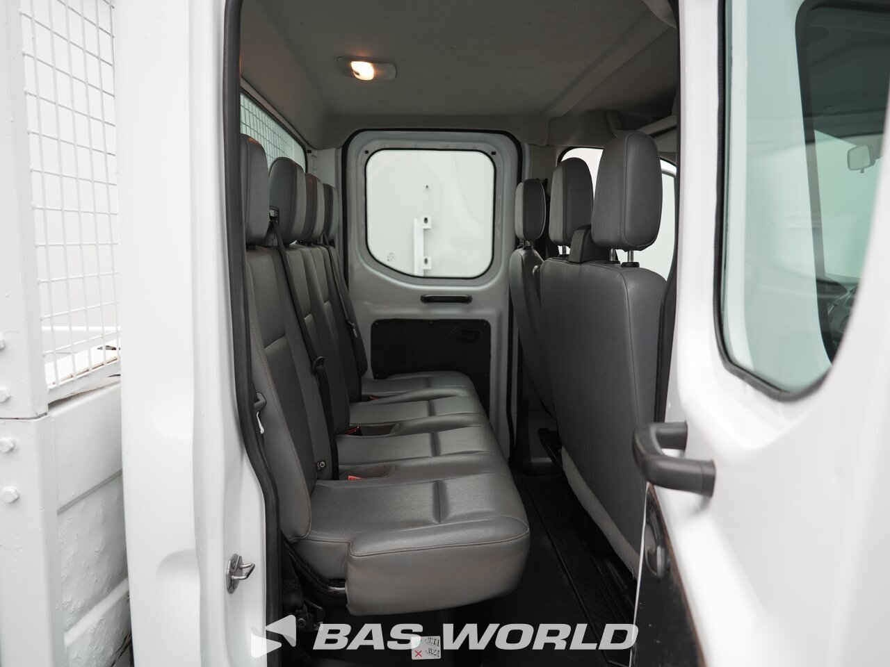 Other : Ford Transit 130pk Avoin
