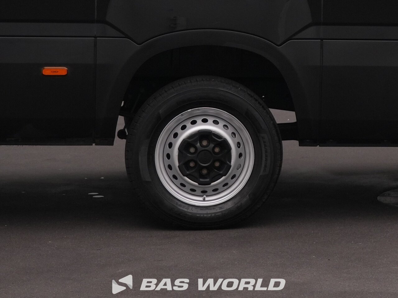 Other : Iveco Daily 35S14 شاحنة خفيفة بصندوق مغلق