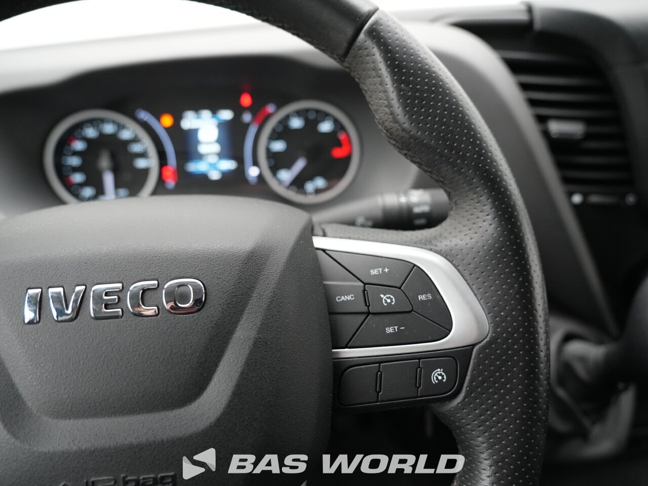 Other : Iveco Daily 35S14 شاحنة خفيفة بصندوق مغلق