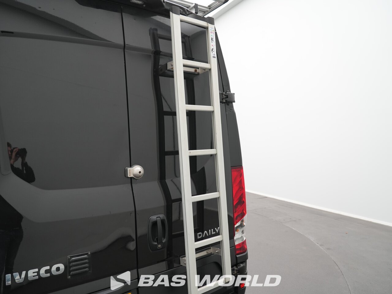 Other : Iveco Daily 35S14 شاحنة خفيفة بصندوق مغلق