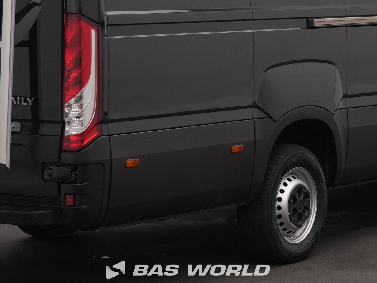 Other : Iveco Daily 35S14 شاحنة خفيفة بصندوق مغلق