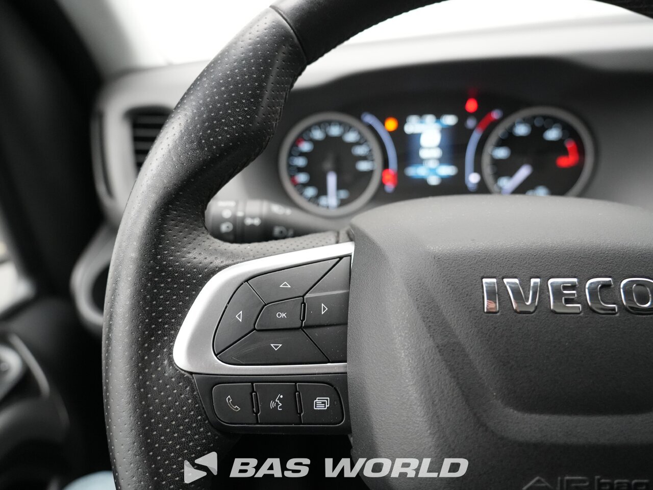 Other : Iveco Daily 35S14 شاحنة خفيفة بصندوق مغلق