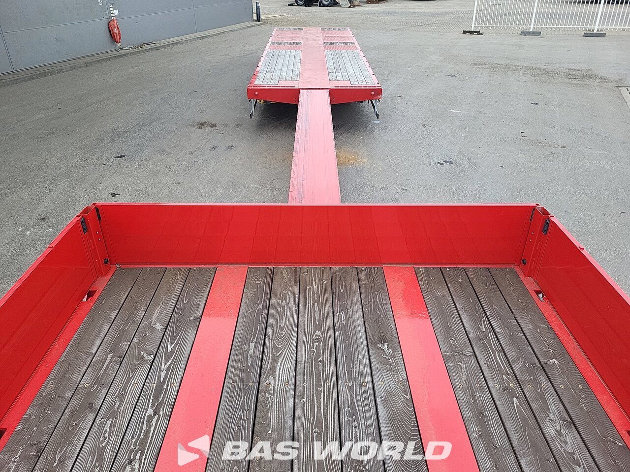 Schwarzmüller Low loader semi-trailer - BAS World