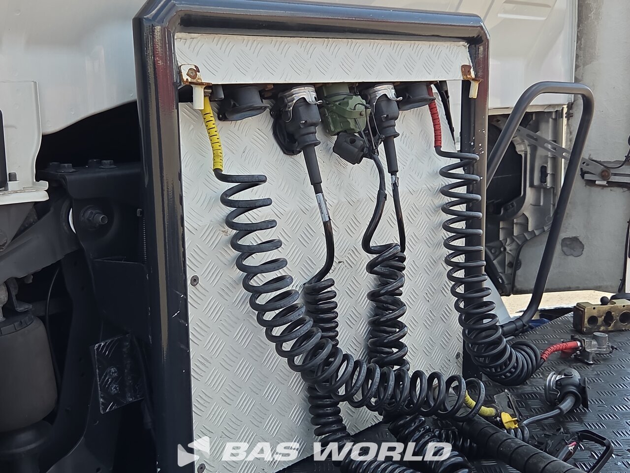 Other : Iveco S-Way 570 Trekker
