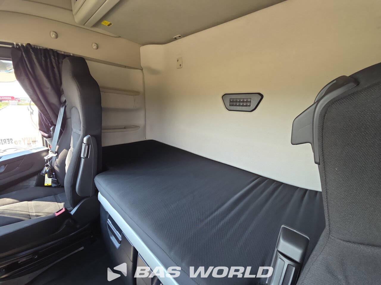 Other : Iveco S-Way 570 Trekker