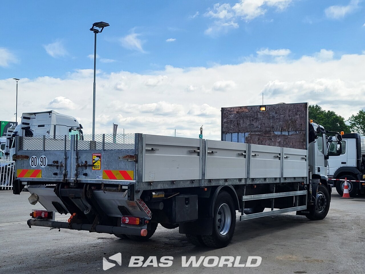 Other : Iveco Eurocargo 180E250 شاحنات مسطحة