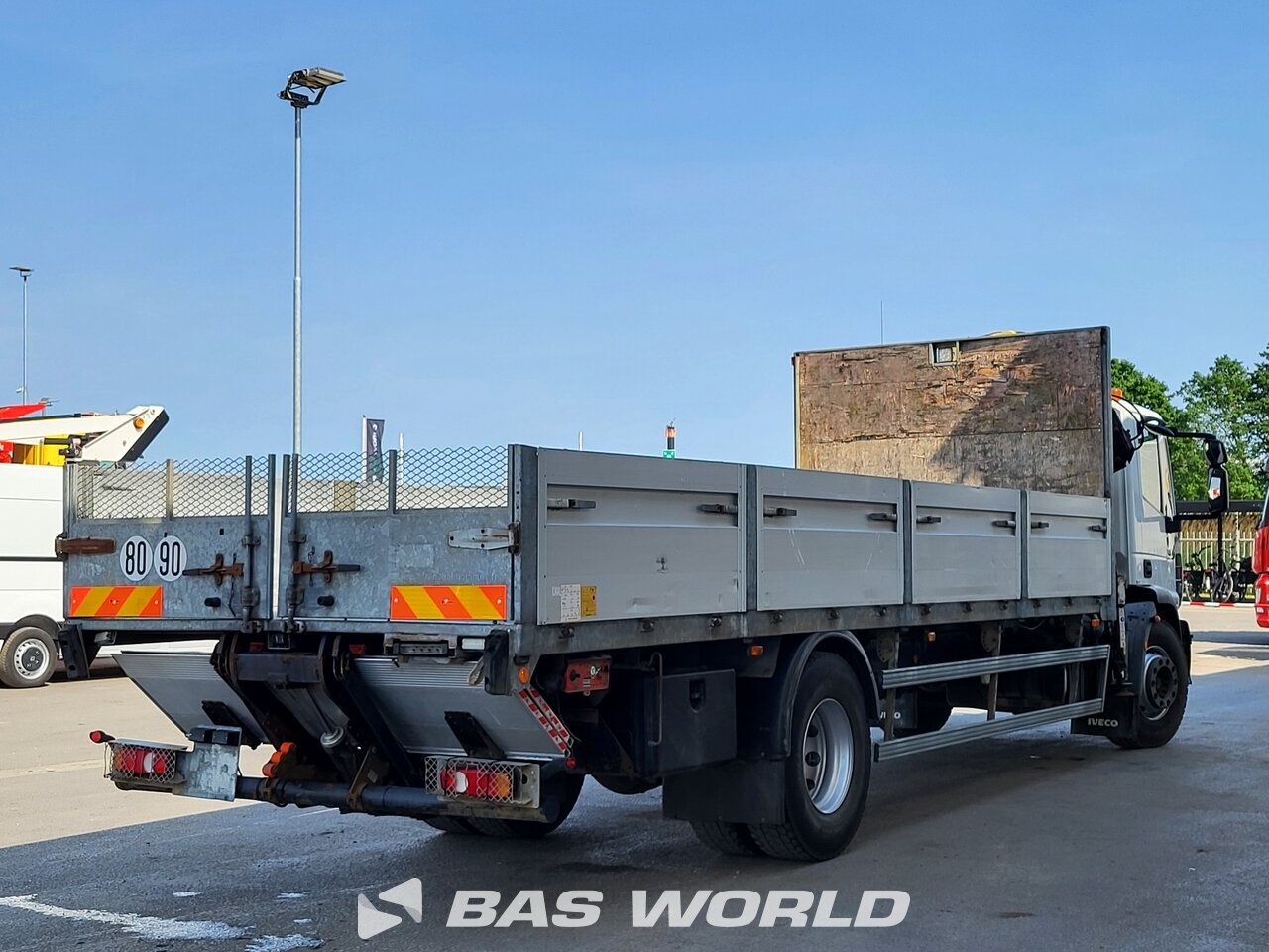 Other : Iveco Eurocargo 180E250 شاحنات مسطحة