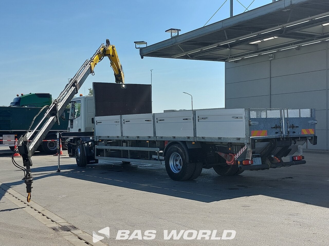 Other : Iveco Eurocargo 180E300 شاحنات مسطحة