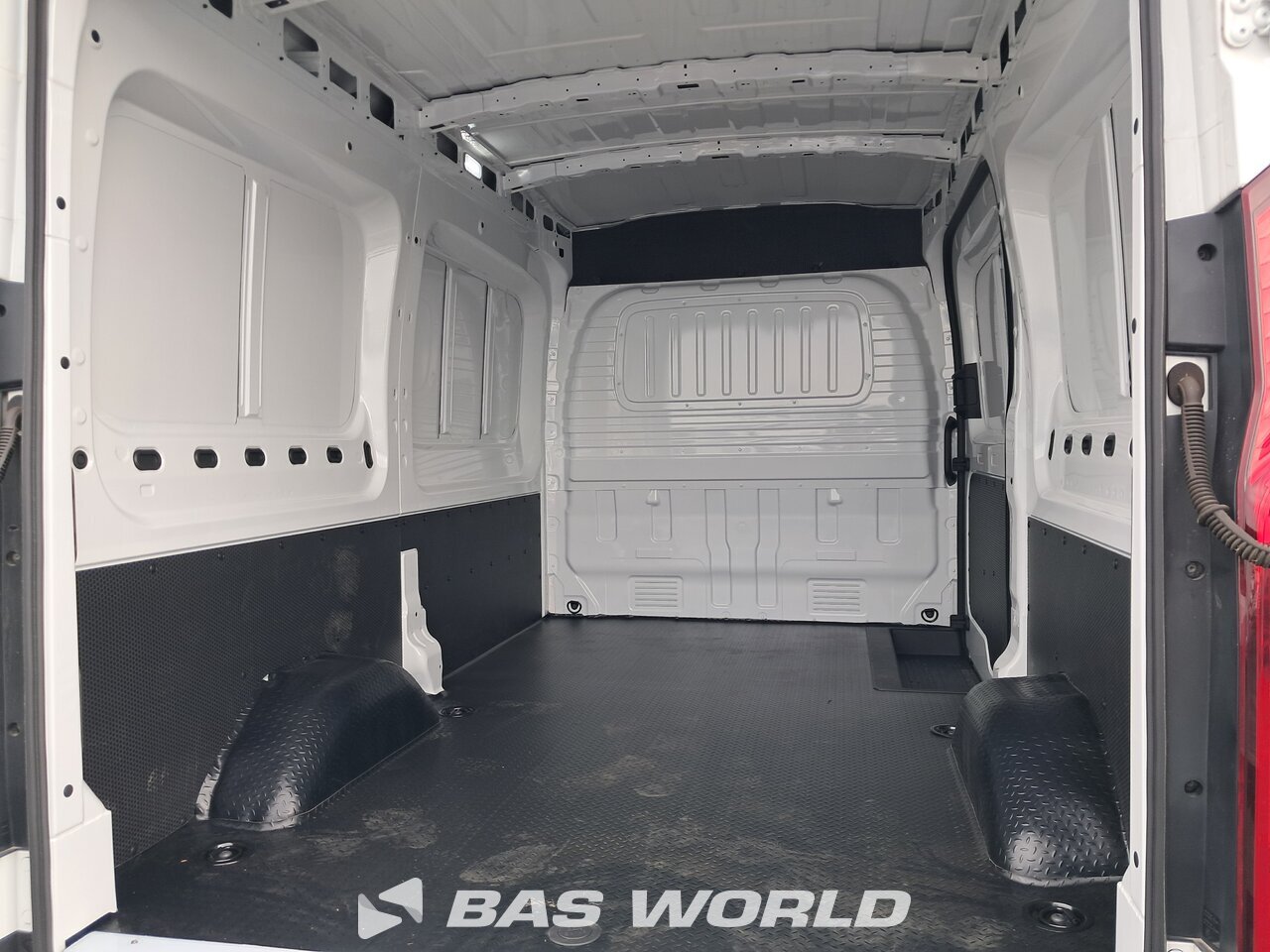 Other : Maxus eDeliver 9 Closed box van