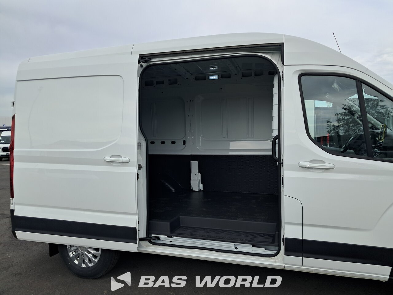 Other : Maxus eDeliver 9 Closed box van