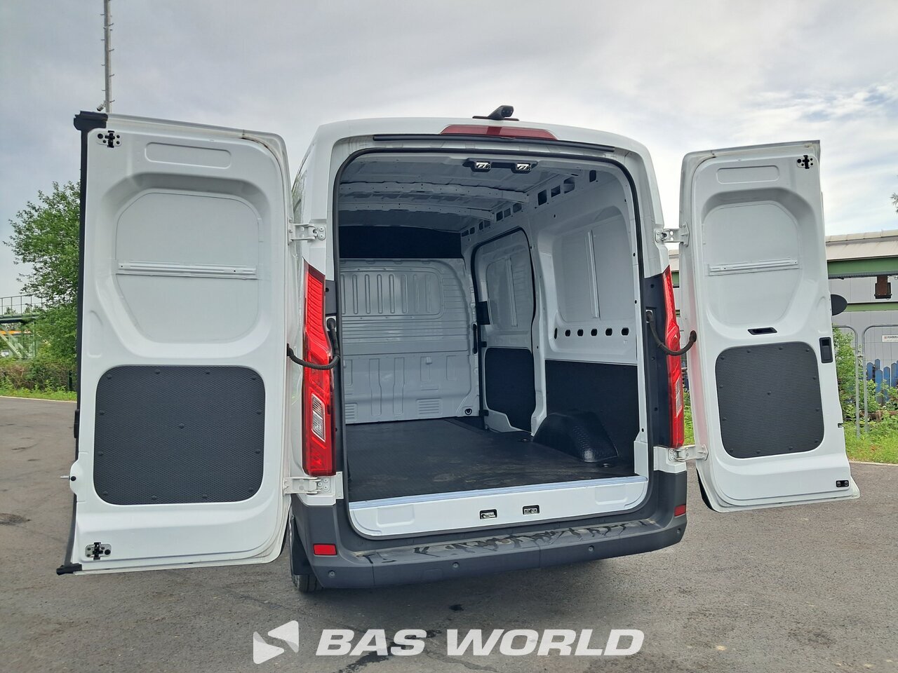 Other : Maxus eDeliver 9 Closed box van