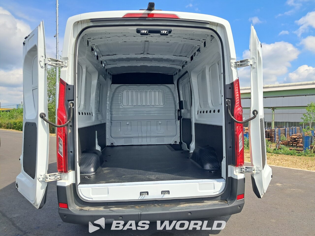 Other : Maxus eDeliver 9 Closed box van