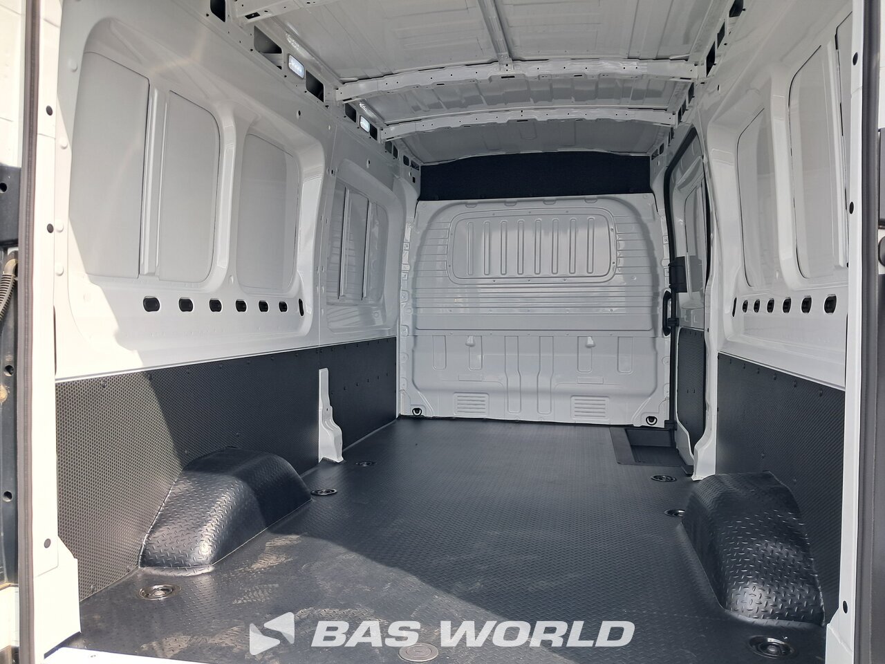 Other : Maxus eDeliver 9 Closed box van
