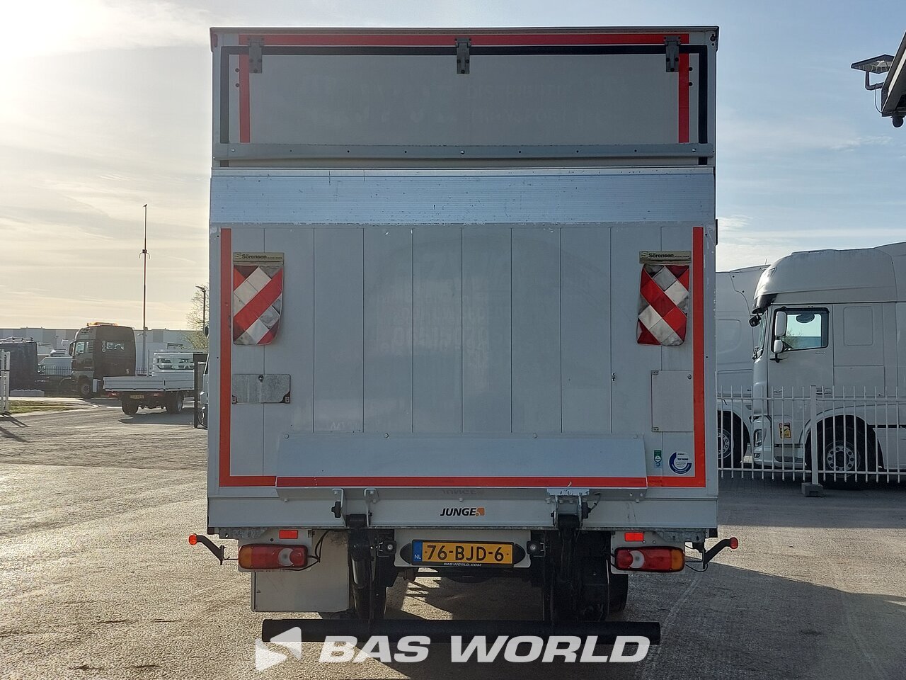 Other : Renault D 180 Kofferaufbauten