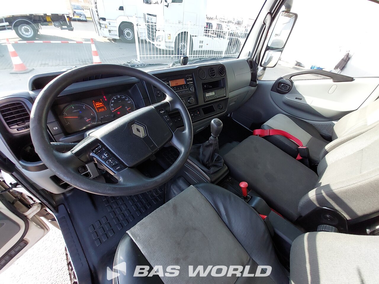 Other : Renault D 180 Kofferaufbauten