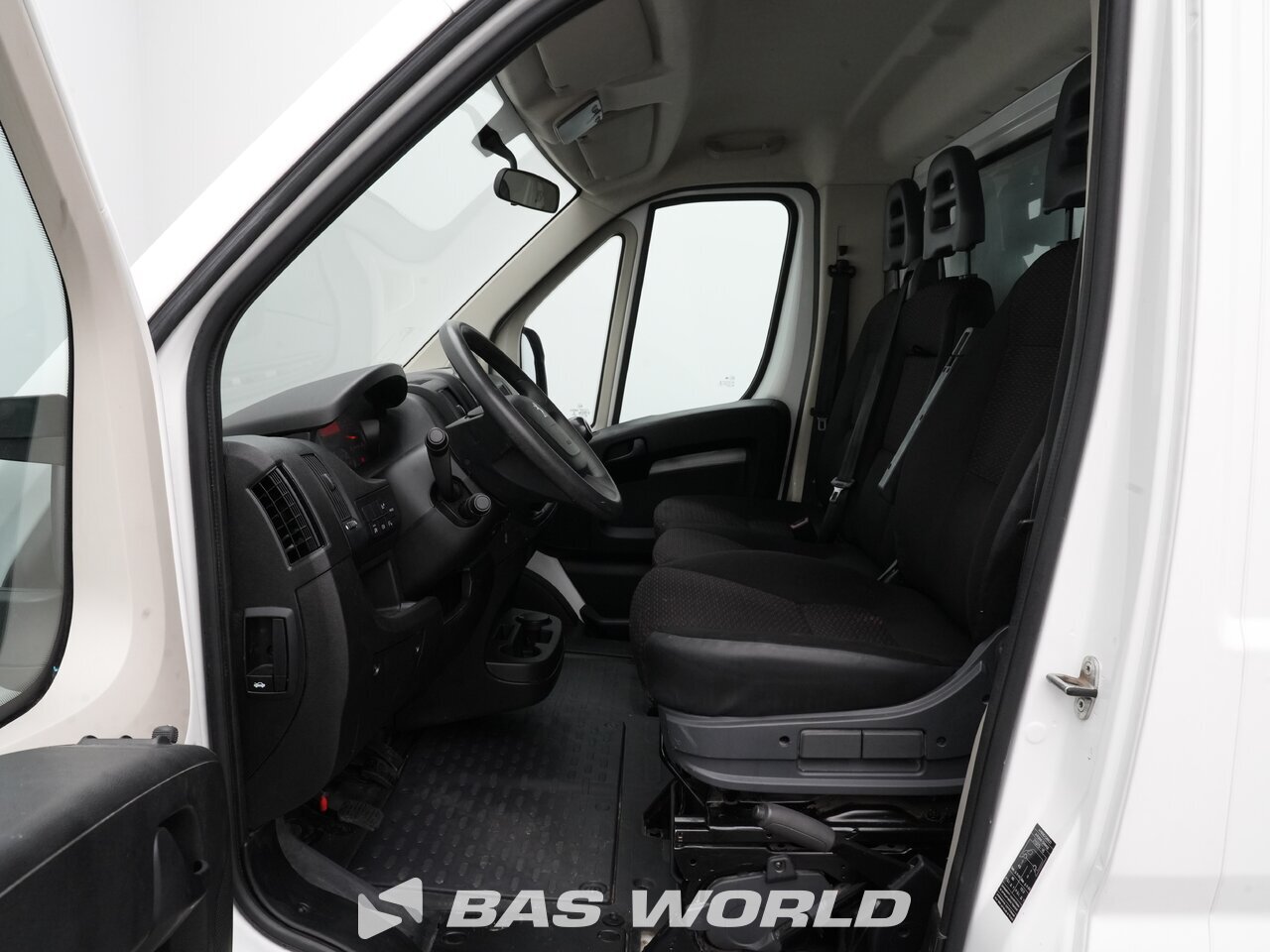 Other : Peugeot Boxer 140PK Stängda lastbilskarosser