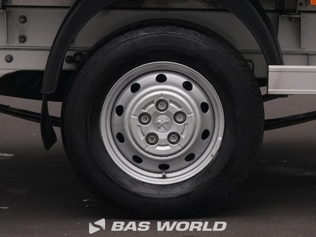 Other : Peugeot Boxer 140PK Stängda lastbilskarosser