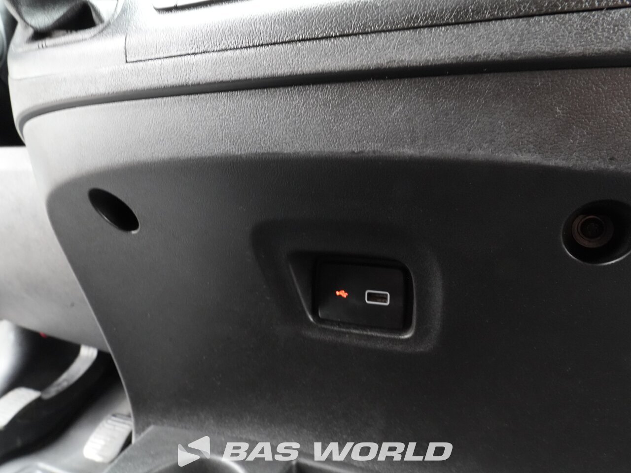 Other : Peugeot Boxer 140PK Stängda lastbilskarosser