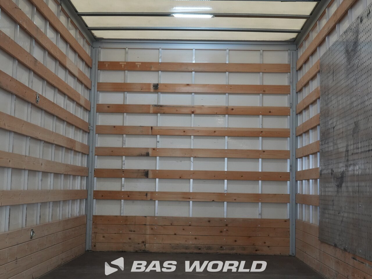 Other : Peugeot Boxer 140PK Stängda lastbilskarosser