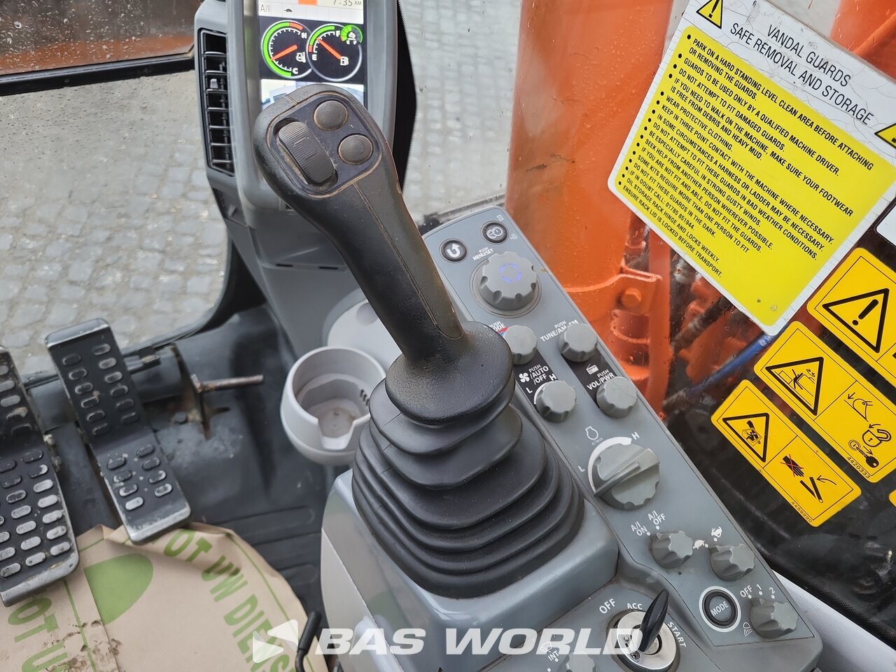 Other : Hitachi ZX135 US-6 Excavadora de cadenas