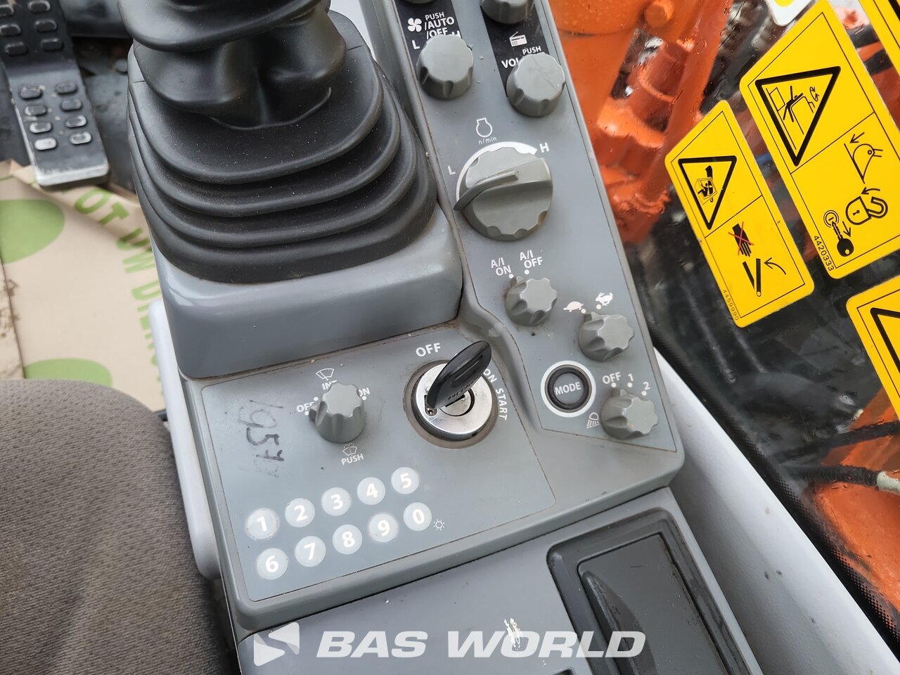 Other : Hitachi ZX135 US-6 Excavadora de cadenas