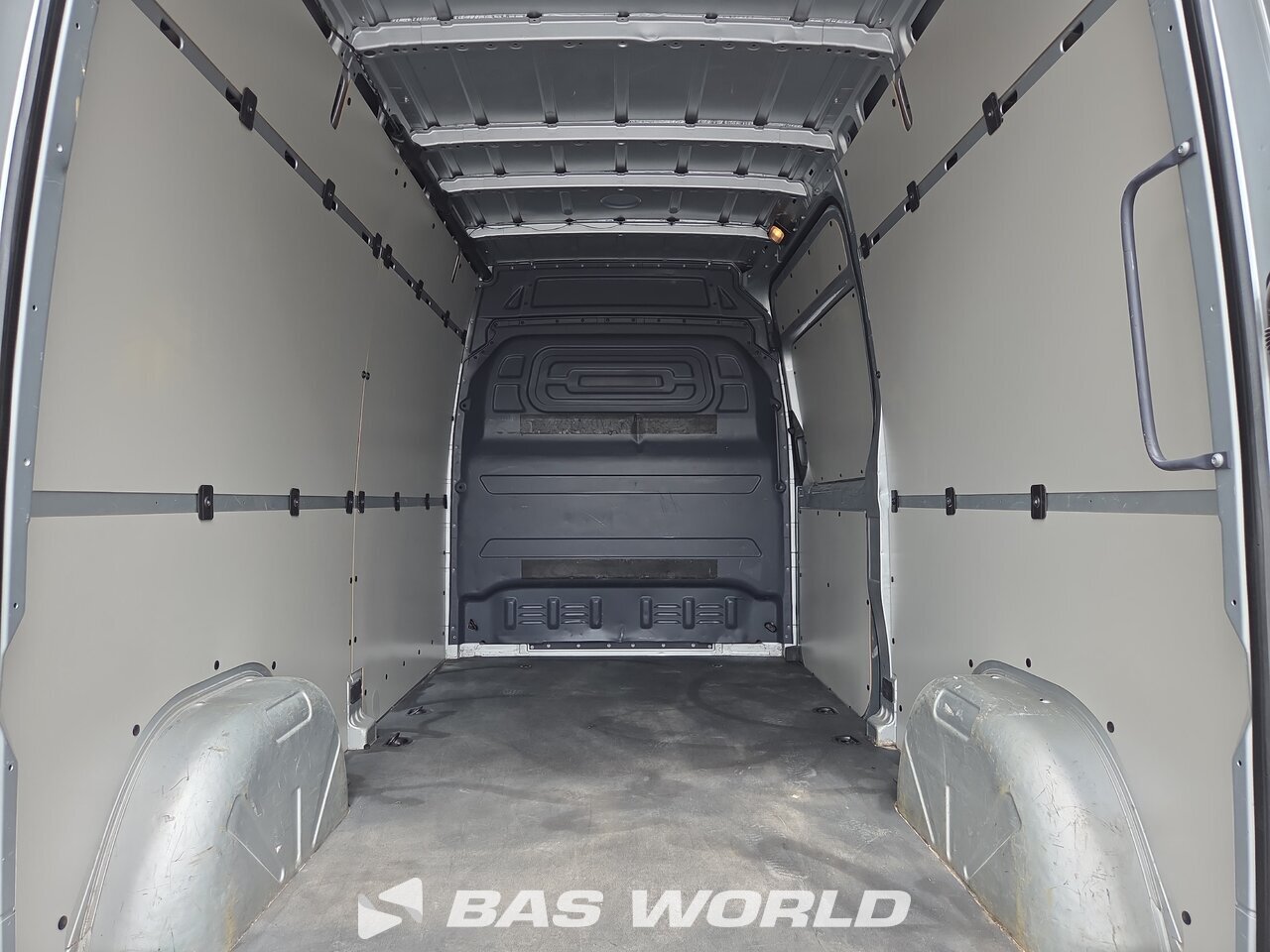 Other : Mercedes Sprinter 215 CDI شاحنة خفيفة بصندوق مغلق