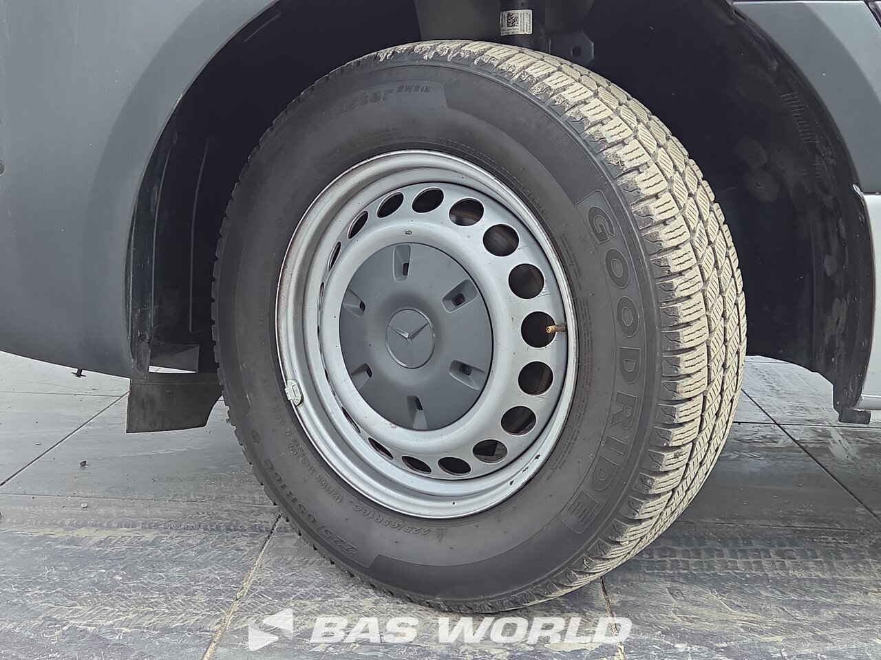 Other : Mercedes Sprinter 215 CDI شاحنة خفيفة بصندوق مغلق