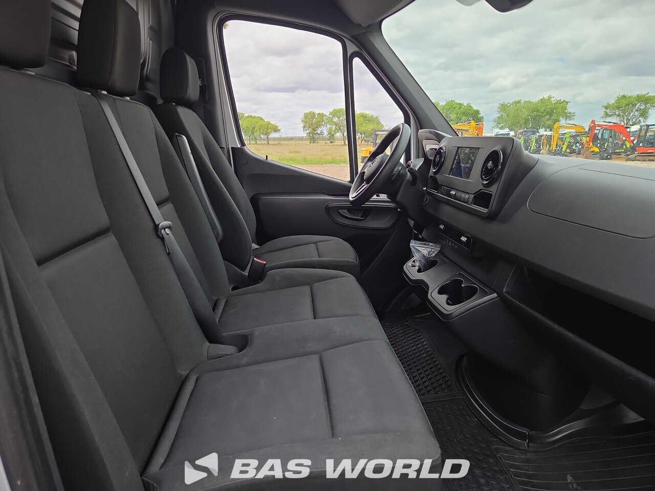 Other : Mercedes Sprinter 215 CDI شاحنة خفيفة بصندوق مغلق