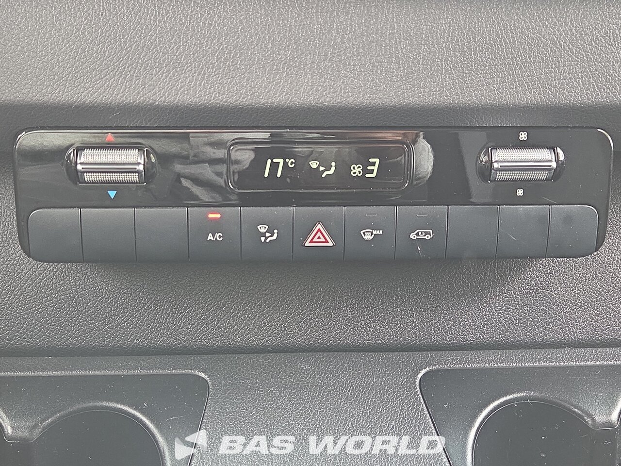 Other : Mercedes Sprinter 215 CDI شاحنة خفيفة بصندوق مغلق
