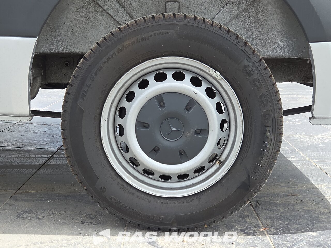 Other : Mercedes Sprinter 215 CDI شاحنة خفيفة بصندوق مغلق