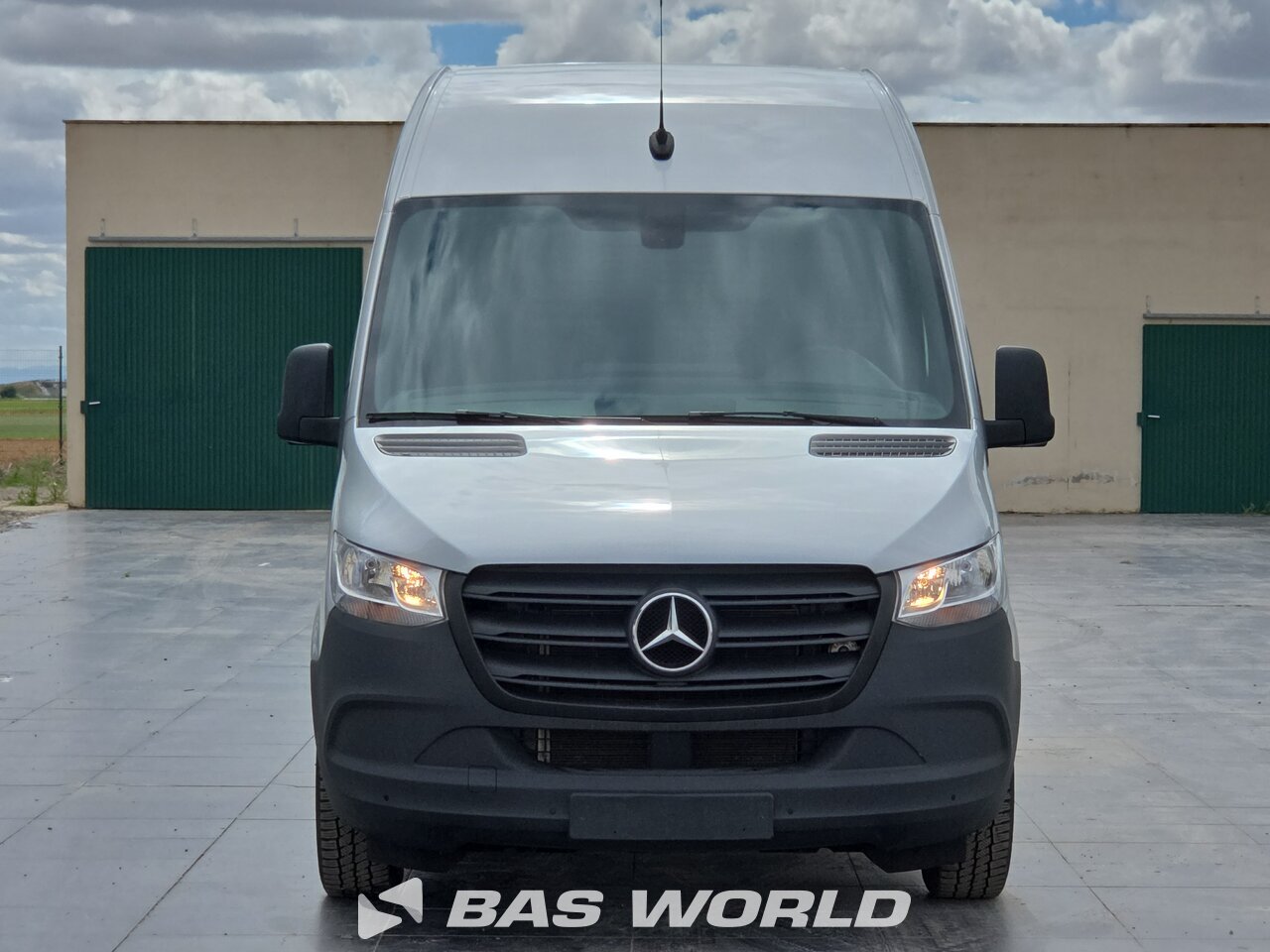 Other : Mercedes Sprinter 215 CDI شاحنة خفيفة بصندوق مغلق