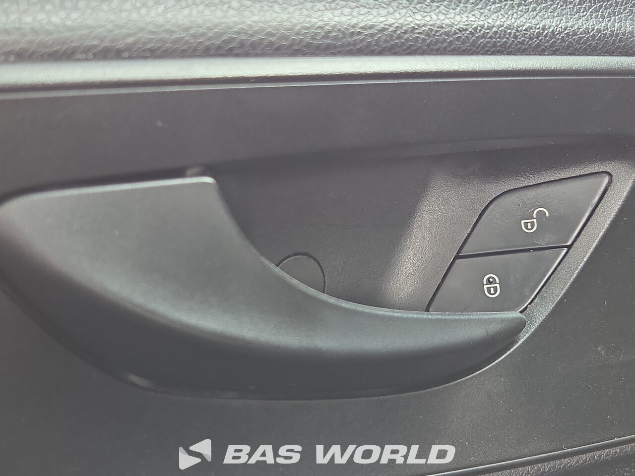 Other : Mercedes Sprinter 215 CDI شاحنة خفيفة بصندوق مغلق